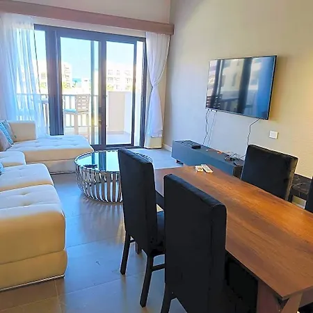 Nayah Stays, Luxurious Sea View, F.Marina Apt.