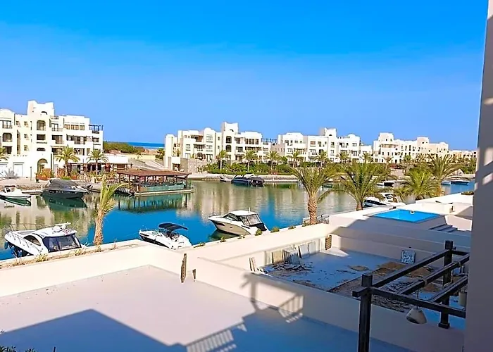 Nayah Stays, Luxurious Sea View, F.marina Apt. 3* 洪加達