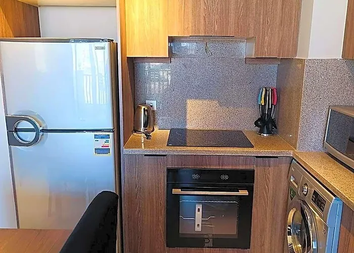 Nayah Stays, Luxurious Sea View, F.marina Apt. 酒店 洪加達