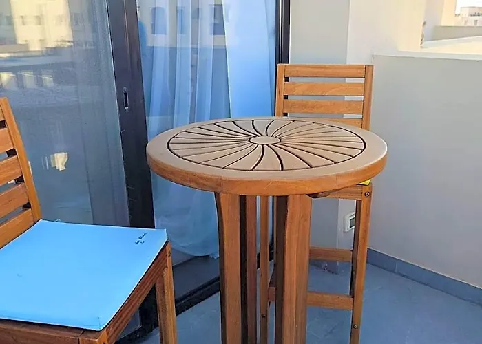 Nayah Stays, Luxurious Sea View, F.marina Apt. 3* 洪加達